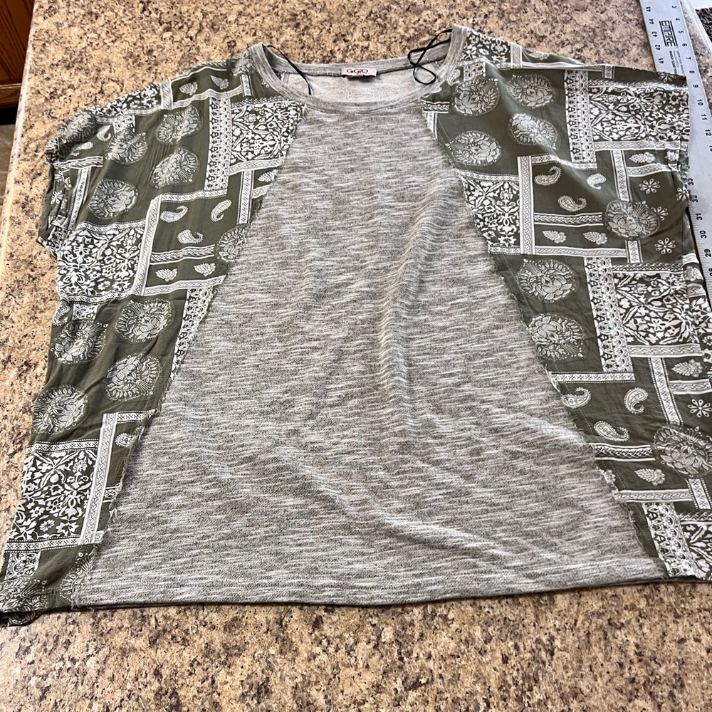 Gigio oversized Olive Green & Gray Patchwork Short Sleeve Top